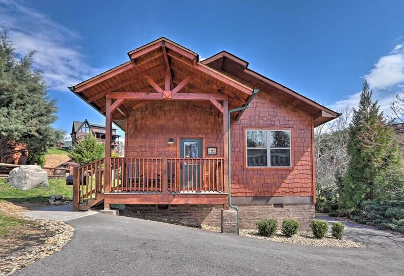 Rustic Pigeon Forge Cabin W/ Hot Tub: Near Town!