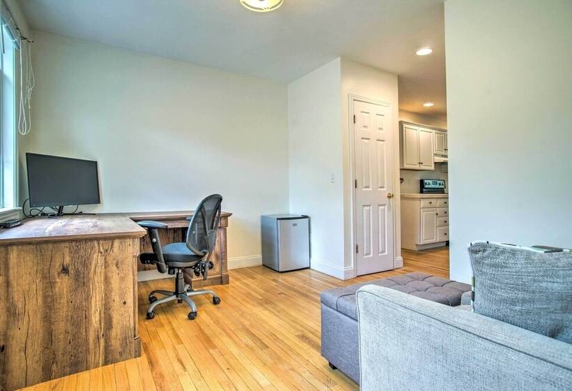 Marion Home W/ Private Deck < 1 Mi From Beach