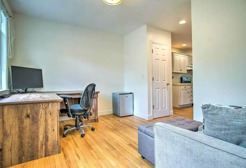 Marion Home W/ Private Deck < 1 Mi From Beach