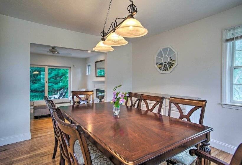 Marion Home W/ Private Deck < 1 Mi From Beach