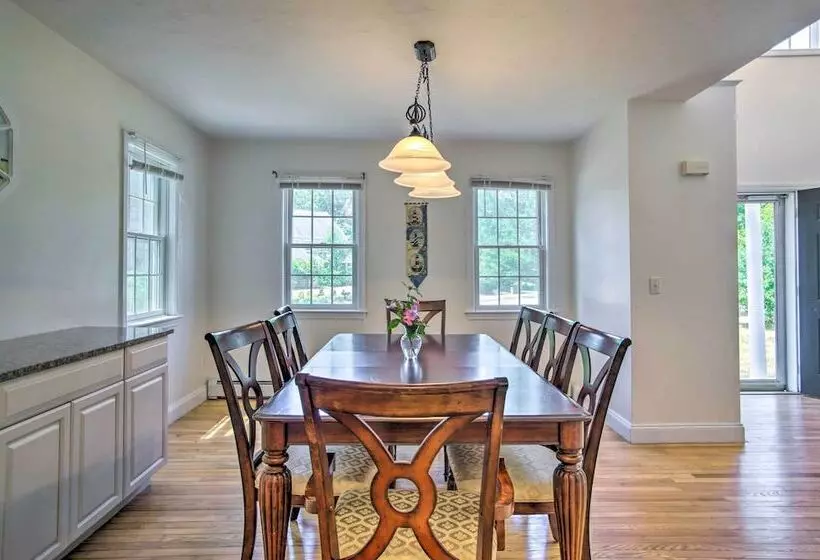 Marion Home W/ Private Deck < 1 Mi From Beach