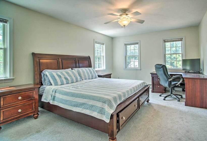 Marion Home W/ Private Deck < 1 Mi From Beach