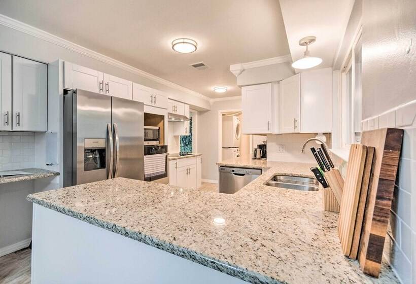 Newly Renovated Little Rock Escape W/ Yard!