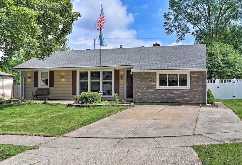 Parma Heights Home W/ Private Yard & Pergola