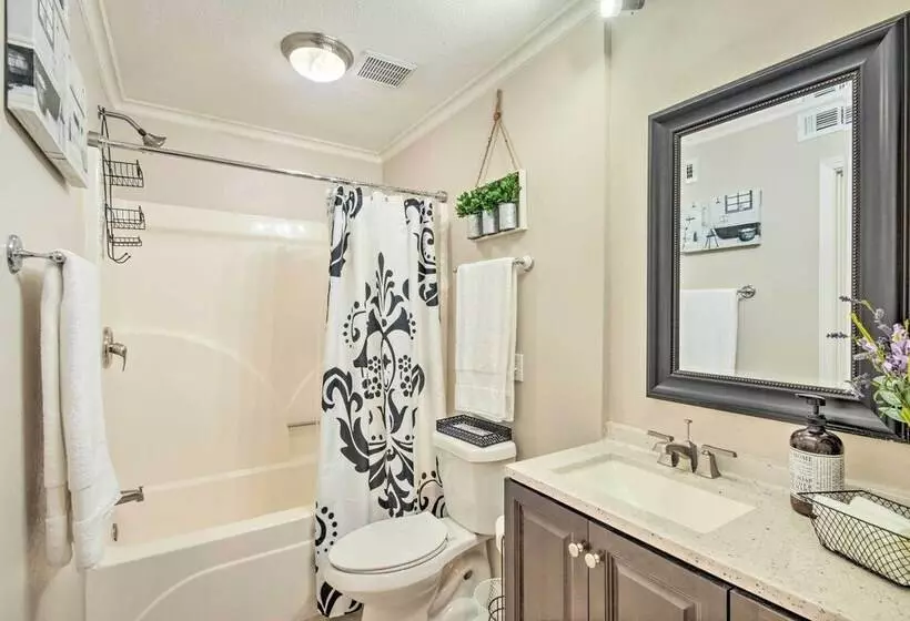 Pet Friendly A Frame Retreat Near Dtwn + Beaches!