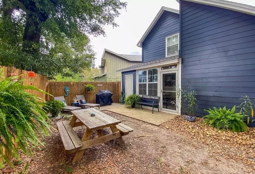 Pet Friendly A Frame Retreat Near Dtwn + Beaches!