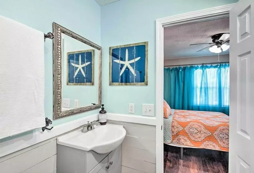 Pet Friendly A Frame Retreat Near Dtwn + Beaches!