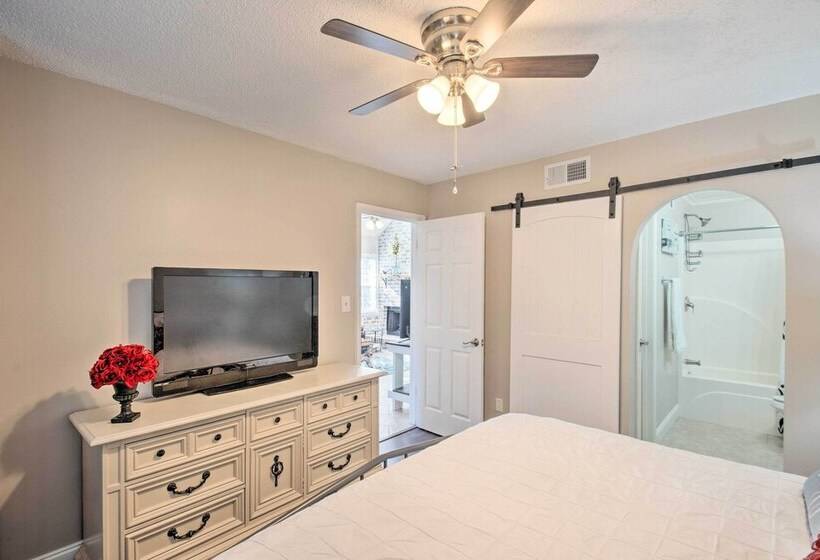 Pet Friendly A Frame Retreat Near Dtwn + Beaches!