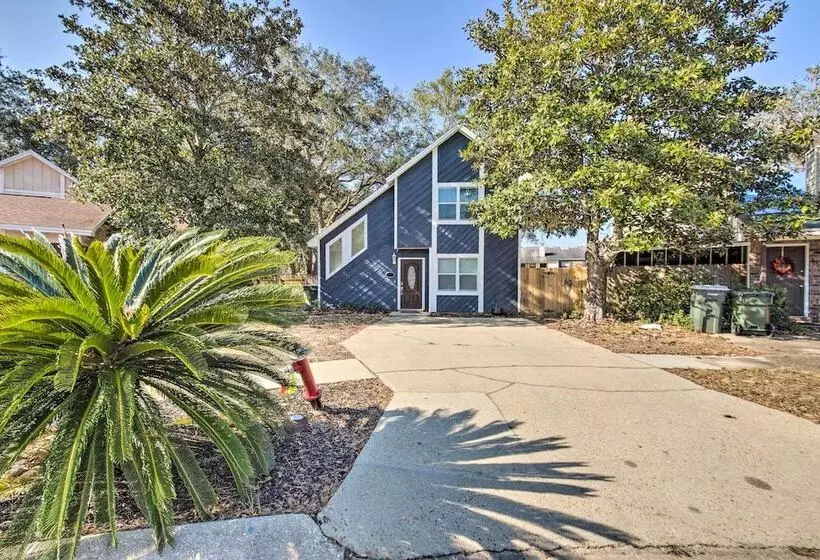 Pet Friendly A Frame Retreat Near Dtwn + Beaches!