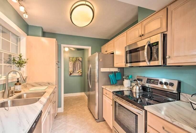 Pet Friendly A Frame Retreat Near Dtwn + Beaches!