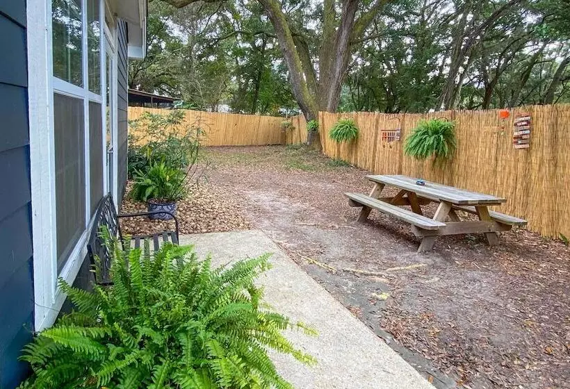 Pet Friendly A Frame Retreat Near Dtwn + Beaches!