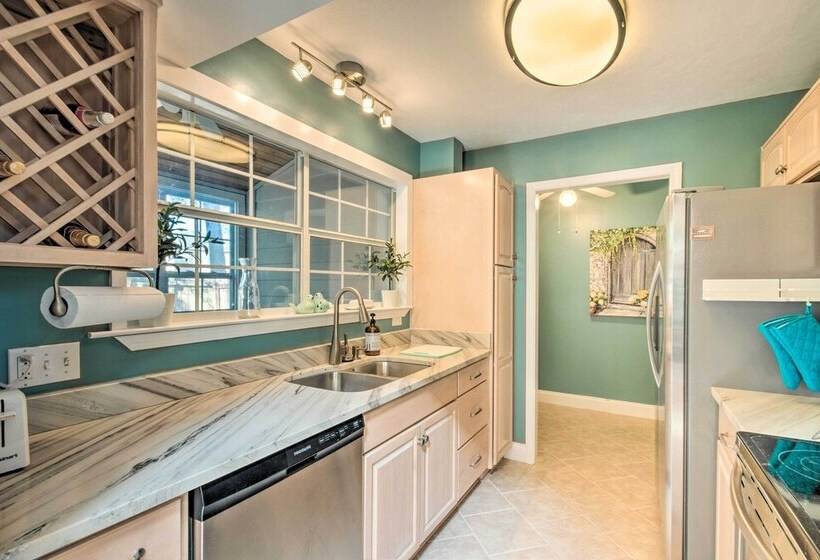 Pet Friendly A Frame Retreat Near Dtwn + Beaches!