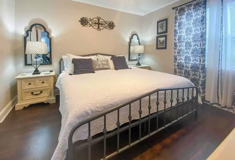 Pet Friendly A Frame Retreat Near Dtwn + Beaches!