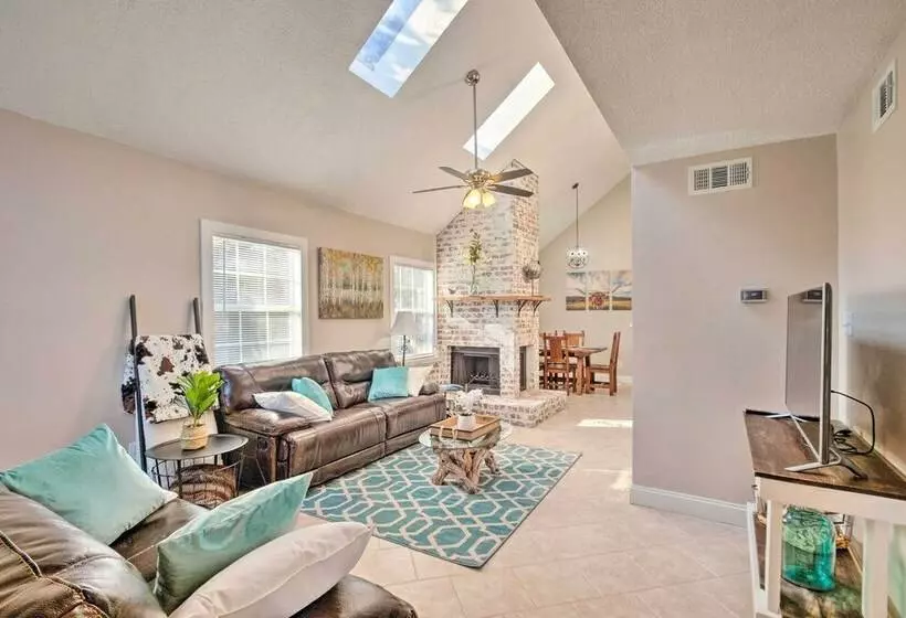 Pet Friendly A Frame Retreat Near Dtwn + Beaches!