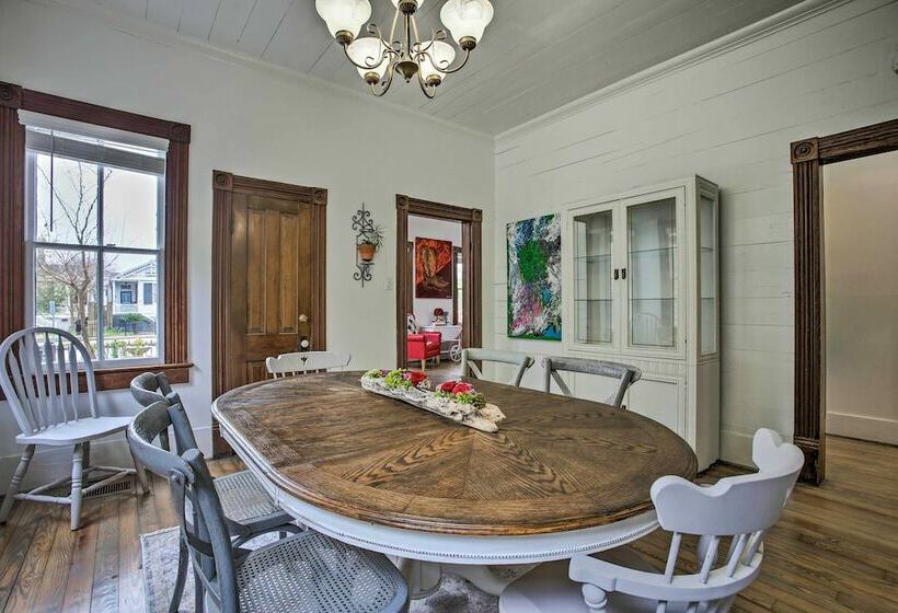 The Art House Home In Galveston Strand District
