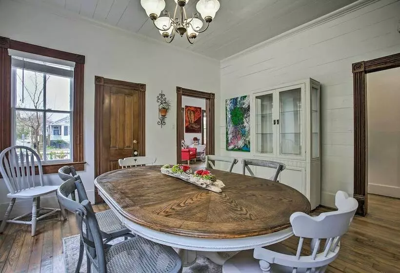 The Art House Home In Galveston Strand District
