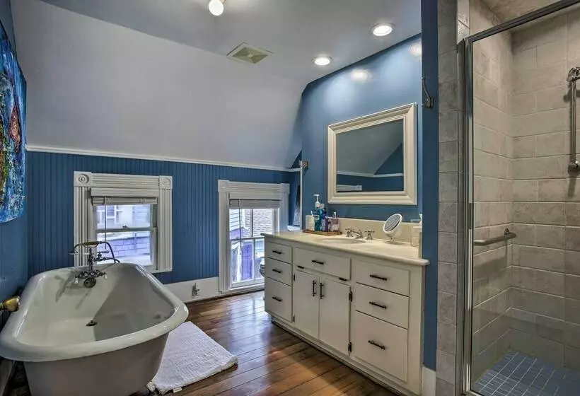 The Art House Home In Galveston Strand District