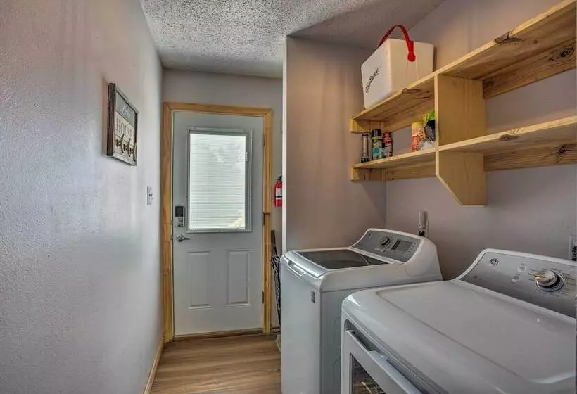 Pottsboro Home W/ Fire Pit < 1 Mi To Lake Texoma!