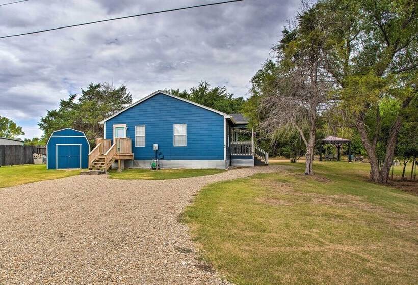 Pottsboro Home W/ Fire Pit < 1 Mi To Lake Texoma!