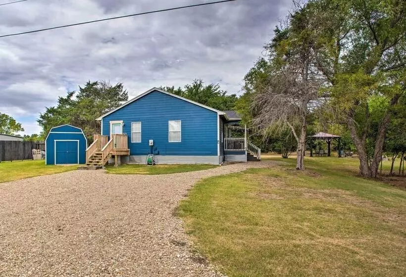 Pottsboro Home W/ Fire Pit < 1 Mi To Lake Texoma!