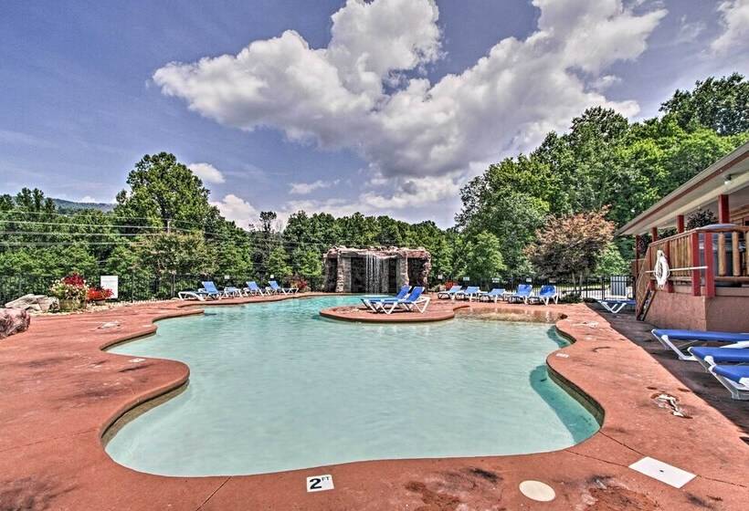 Mtn View Cabin W/ Hot Tub In Sevierville!