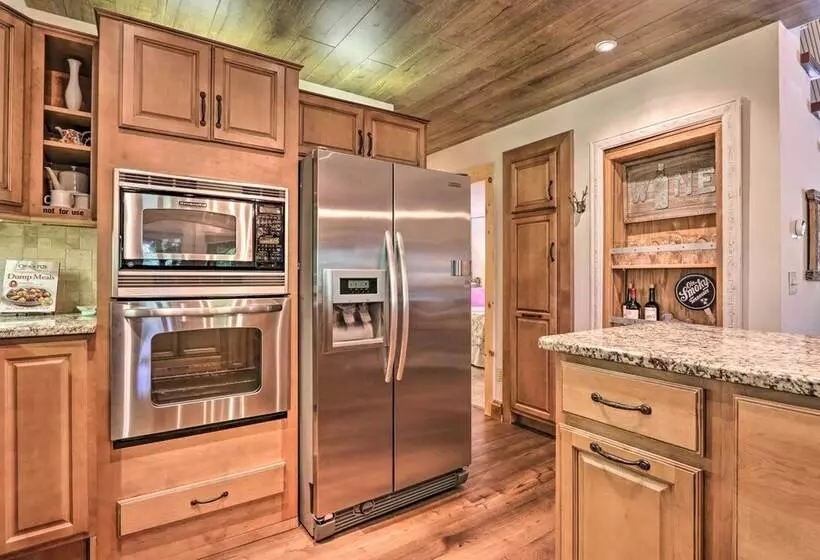 Mtn View Cabin W/ Hot Tub In Sevierville!