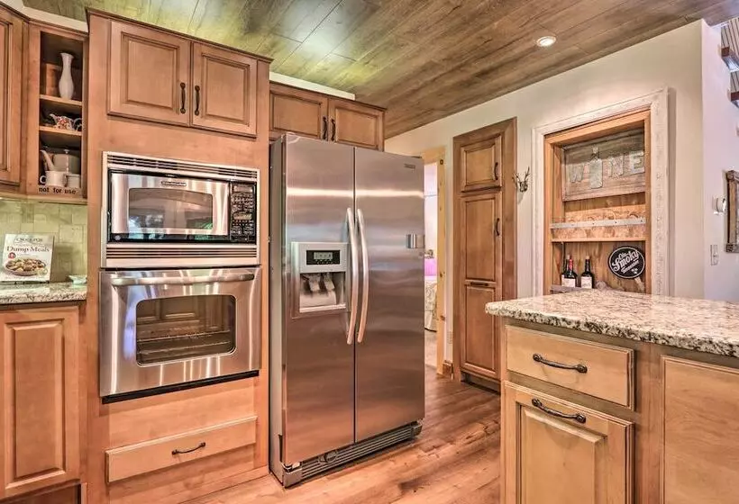 Mtn View Cabin W/ Hot Tub In Sevierville!