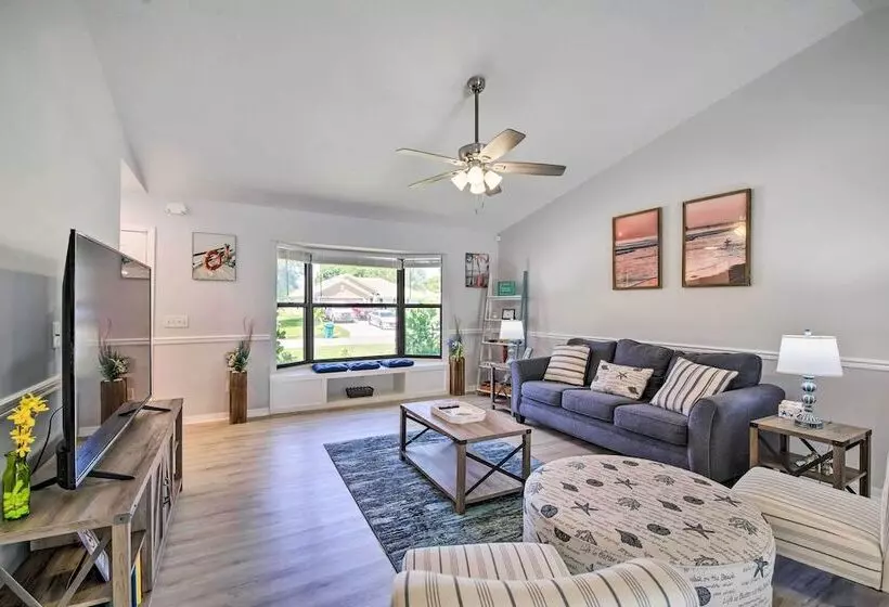 Bright Sebastian Home W/ Pool ~ 7 Mi To Beach!