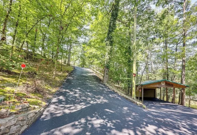 Serene Lake Hamilton Hideaway W/ Private Dock