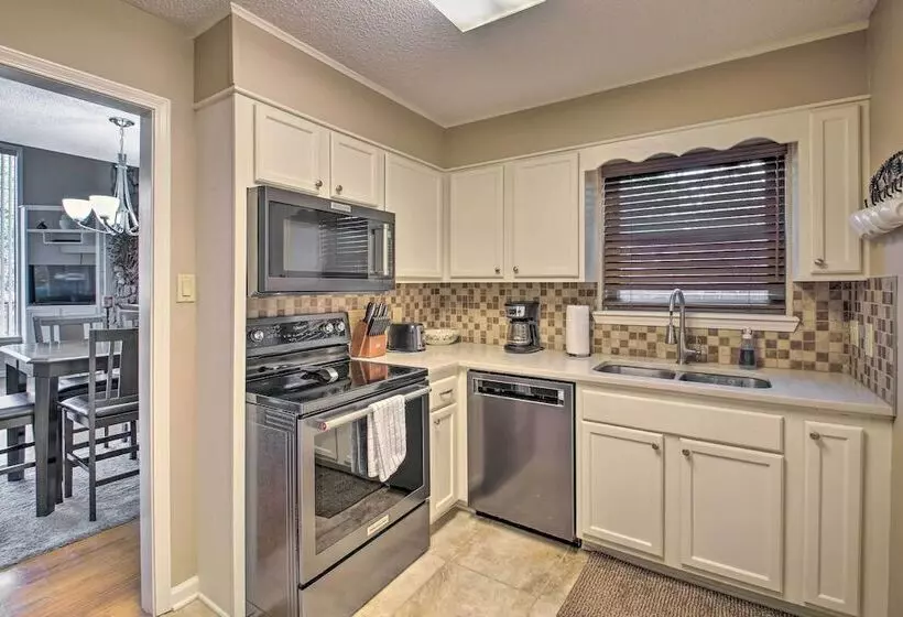 Serene Lake Hamilton Hideaway W/ Private Dock