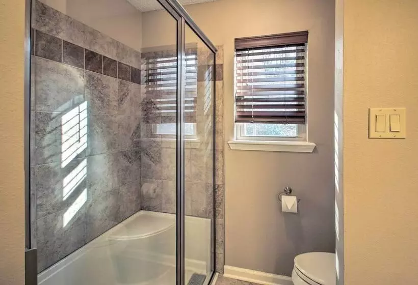 Serene Lake Hamilton Hideaway W/ Private Dock