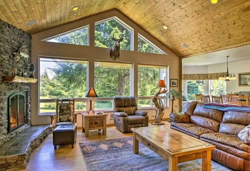 Serene South Bend Family Escape; Dogs Welcome