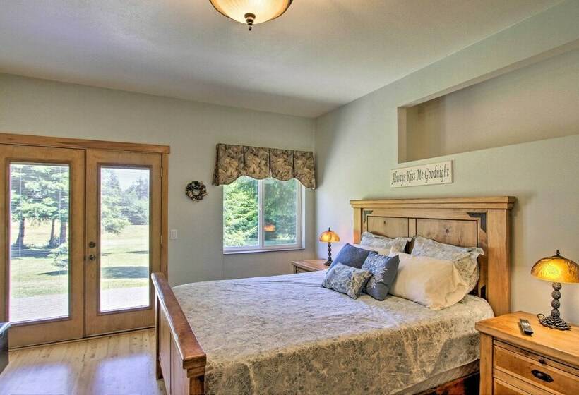 Serene South Bend Family Escape; Dogs Welcome