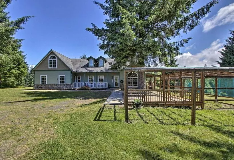 Serene South Bend Family Escape; Dogs Welcome