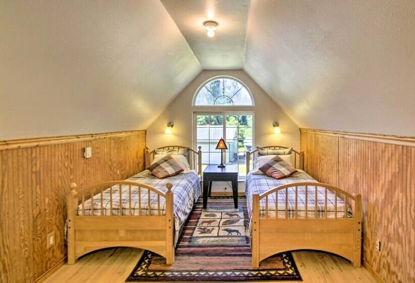 Serene South Bend Family Escape; Dogs Welcome