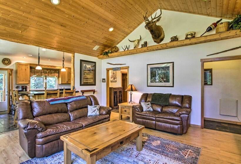 Serene South Bend Family Escape; Dogs Welcome