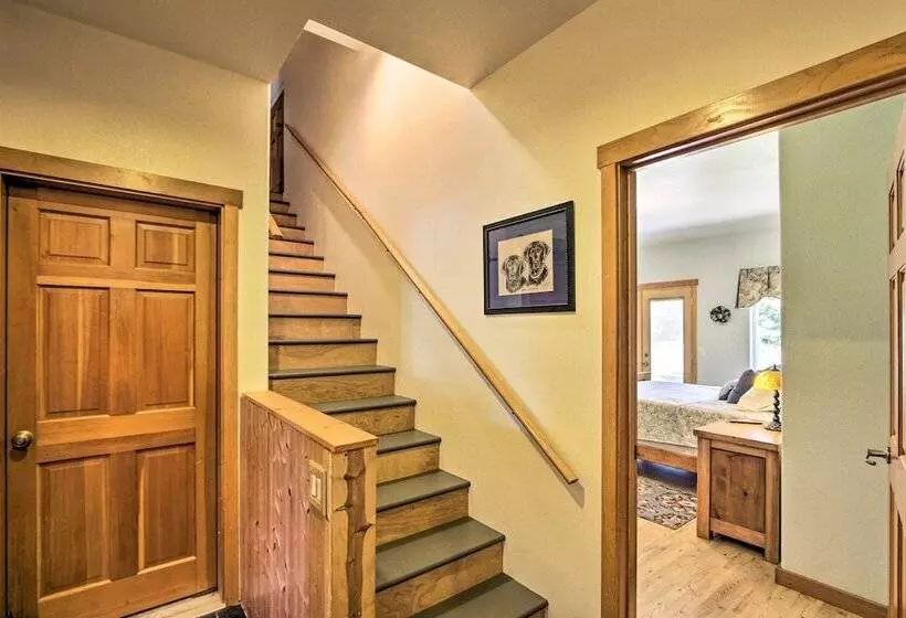 Serene South Bend Family Escape; Dogs Welcome