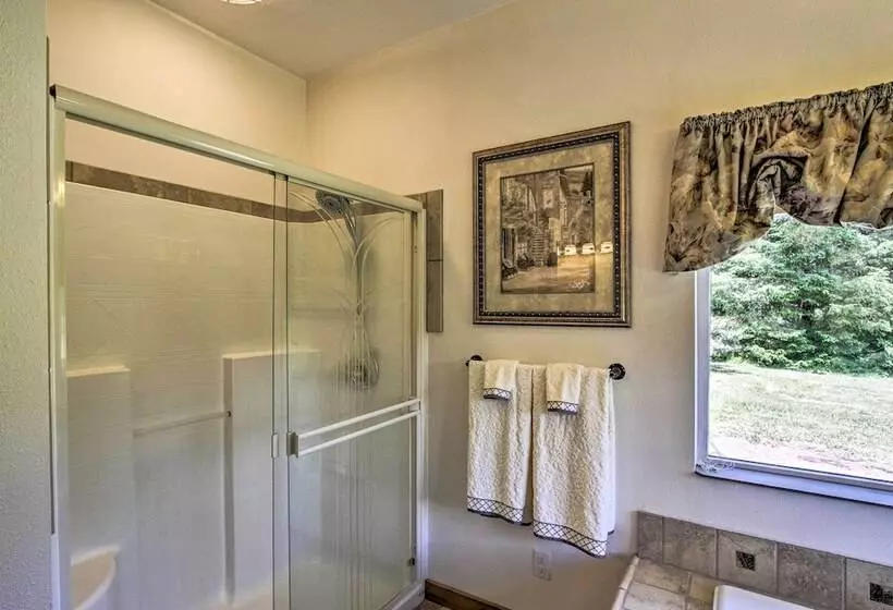 Serene South Bend Family Escape; Dogs Welcome