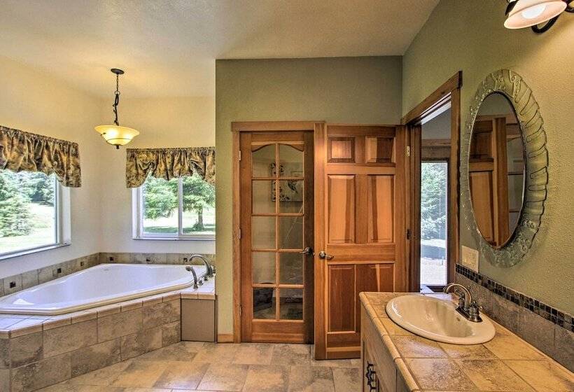 Serene South Bend Family Escape; Dogs Welcome