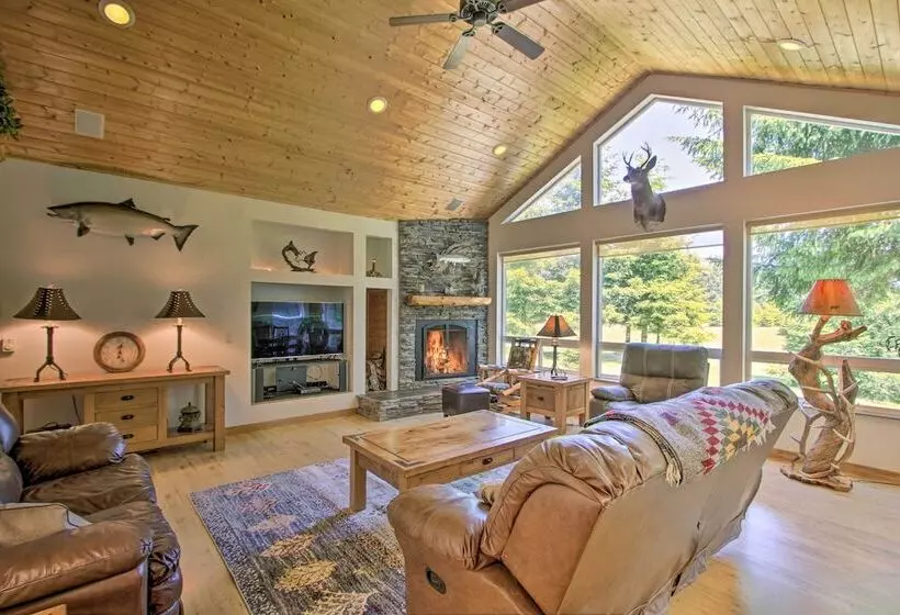 Serene South Bend Family Escape; Dogs Welcome