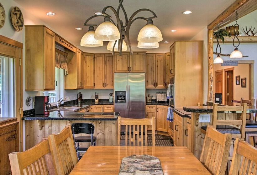 Serene South Bend Family Escape; Dogs Welcome