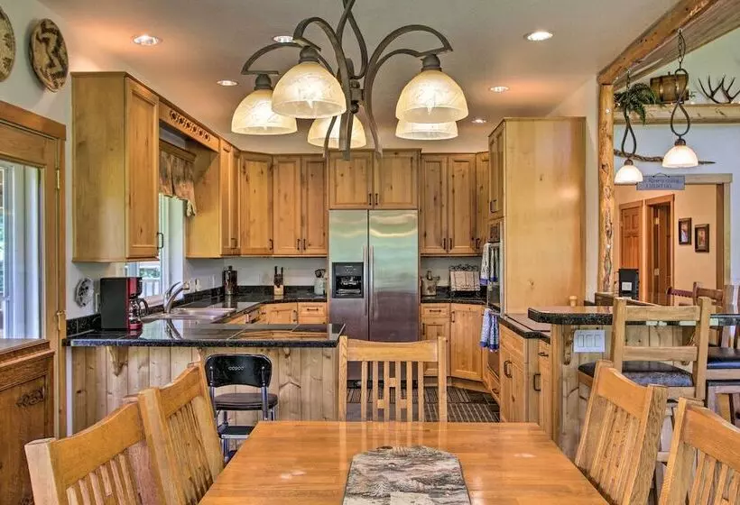 Serene South Bend Family Escape; Dogs Welcome