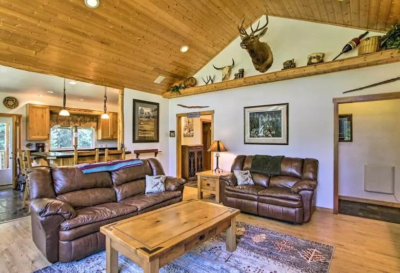 Serene South Bend Family Escape; Dogs Welcome