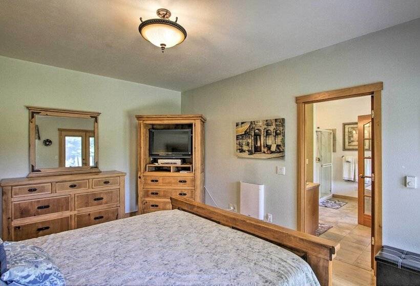 Serene South Bend Family Escape; Dogs Welcome