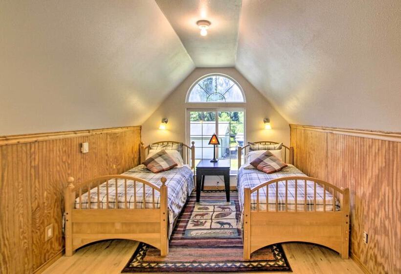 Serene South Bend Family Escape; Dogs Welcome