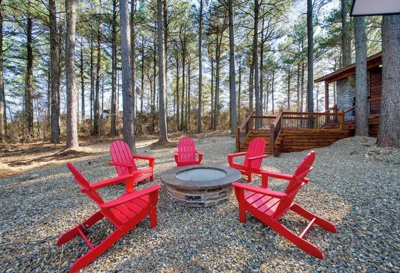 Sleek Cabin W/ Hot Tub: 11 Mi To Broken Bow Lake!