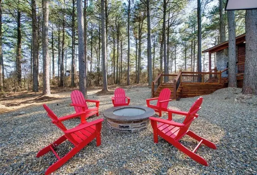Sleek Cabin W/ Hot Tub: 11 Mi To Broken Bow Lake!