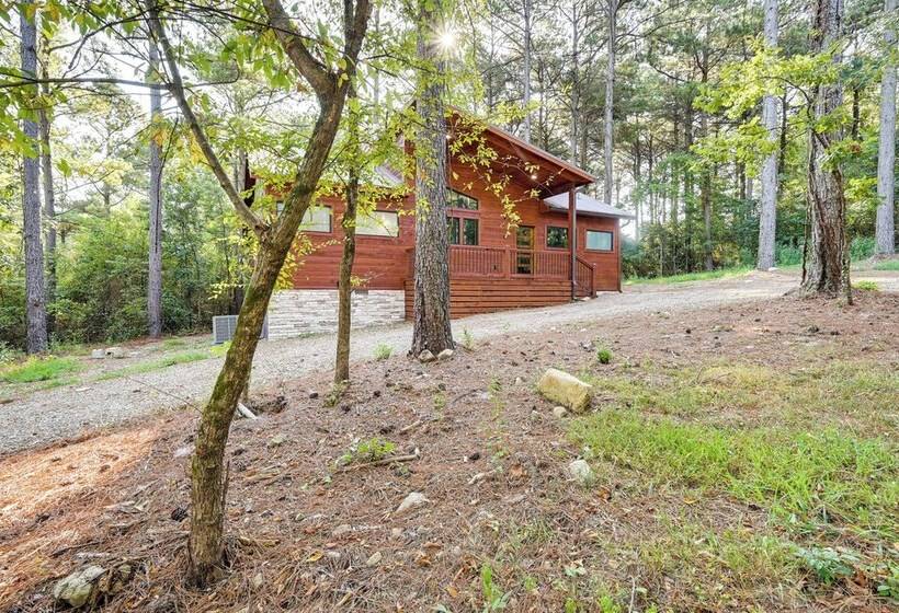 Sleek Cabin W/ Hot Tub: 11 Mi To Broken Bow Lake!