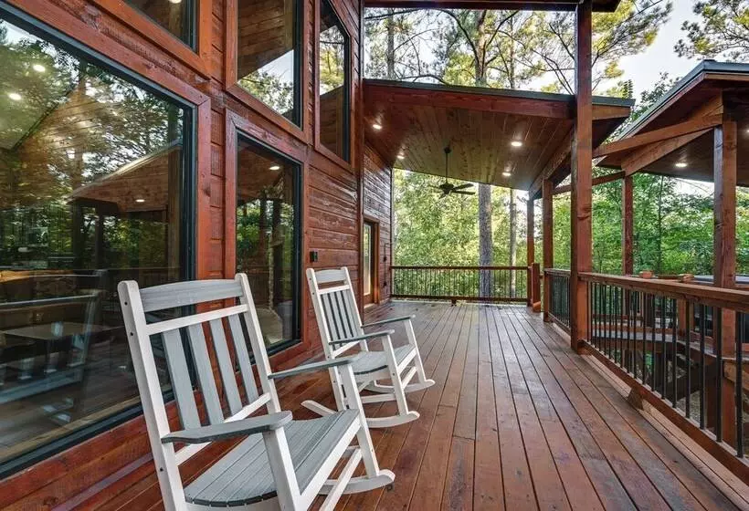 Sleek Cabin W/ Hot Tub: 11 Mi To Broken Bow Lake!