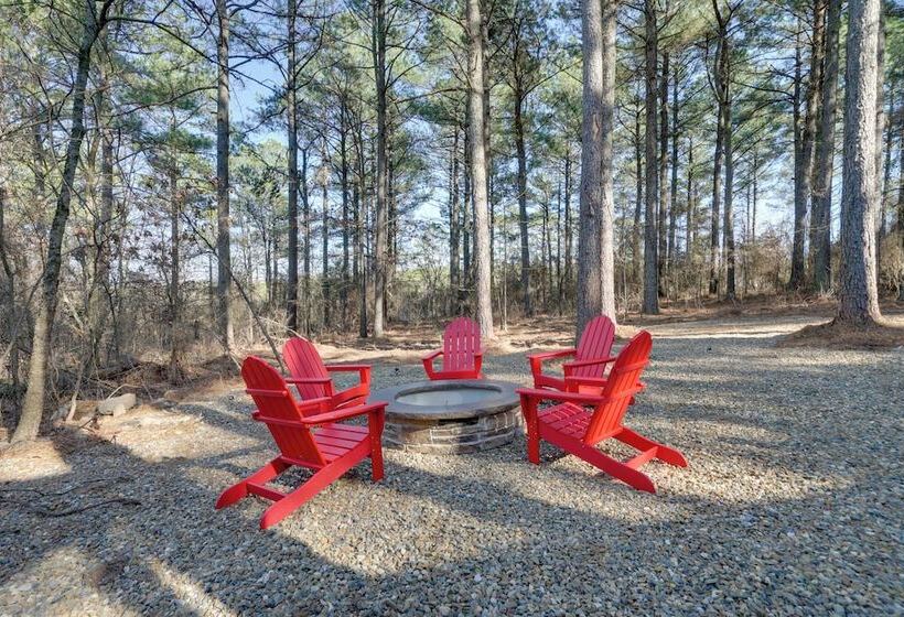 Sleek Cabin W/ Hot Tub: 11 Mi To Broken Bow Lake!